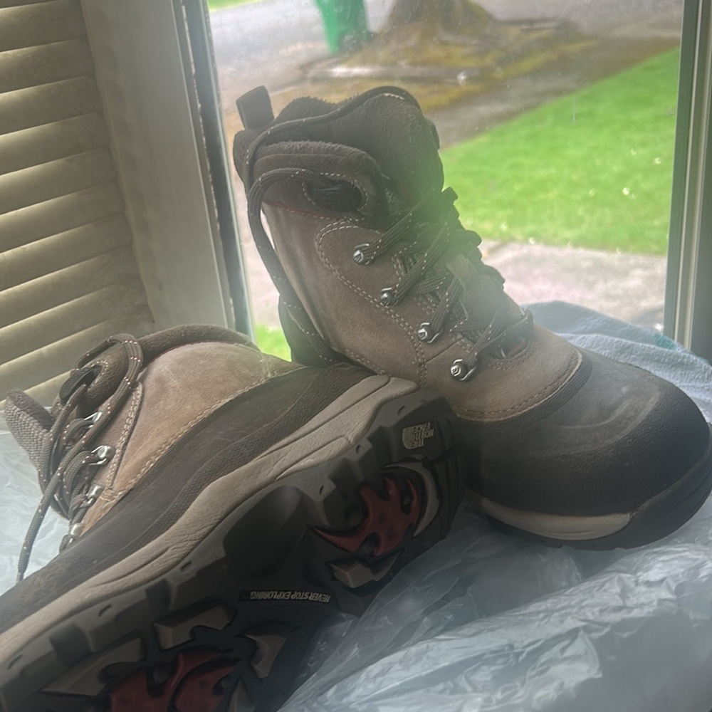 The North Face Brown and Tan Hiking/Snow Boots - Picture 2 of 7